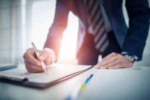 Should You Ask Employees to Sign an Employment Contract?